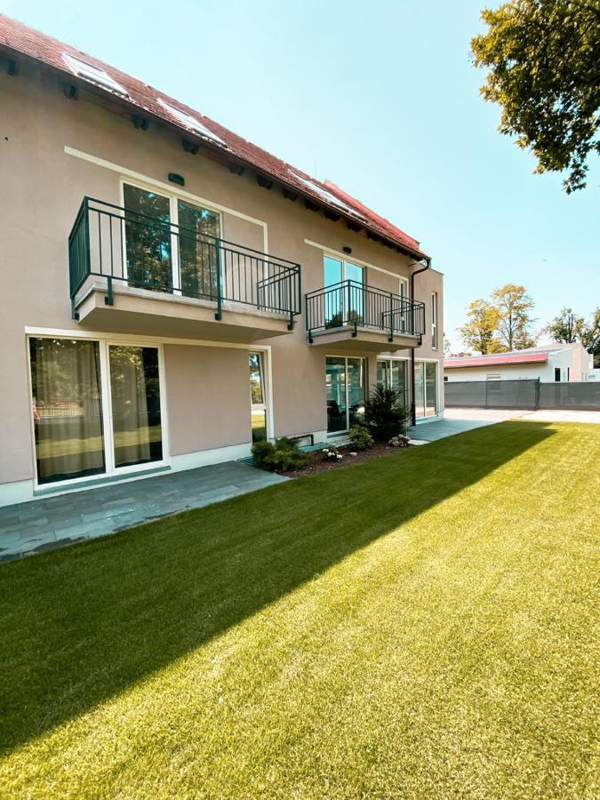 Fresh Green Wellness Apartman By Bltn Siofok Apartment Екстериор снимка