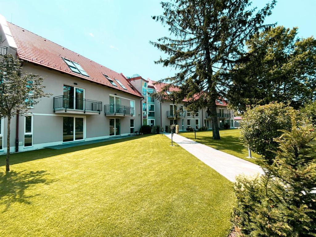 Fresh Green Wellness Apartman By Bltn Siofok Apartment Екстериор снимка